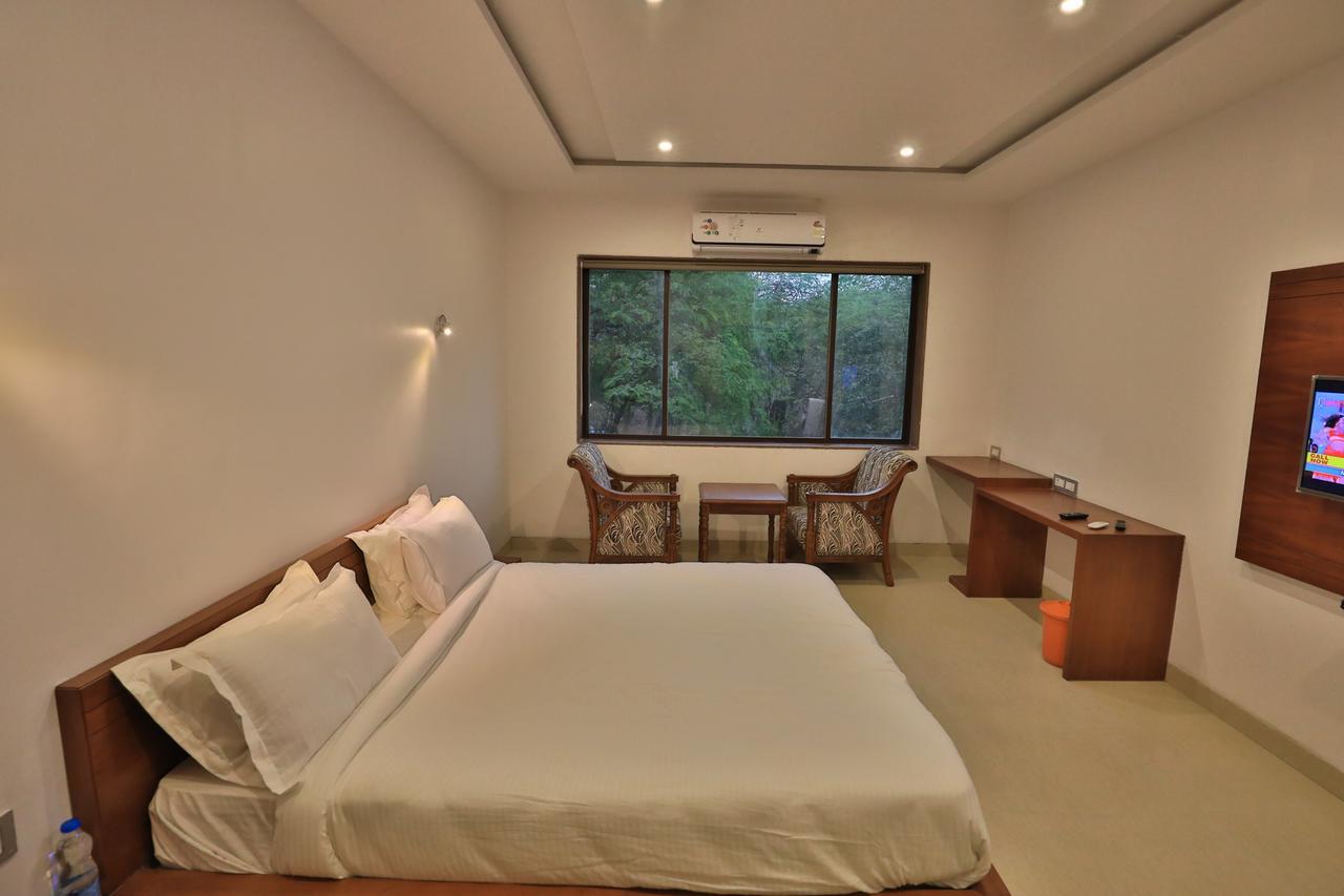 Hotel Tania Searock Daman Dış mekan fotoğraf